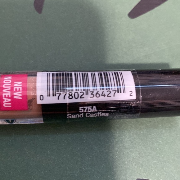 wet n wild MegaLast Liquid Catsuit Creme Eyeshadow,  527 Sand Castles - Picture 2 of 4